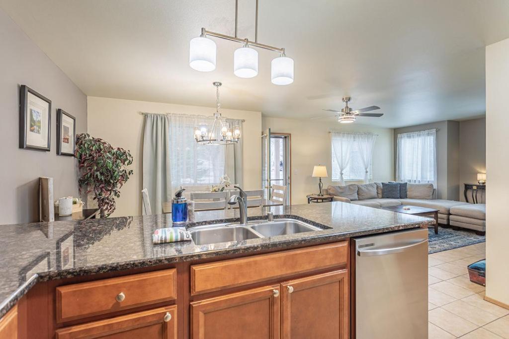 Appartement Walk To Downtown Leavenworth * Sleeps 6 + Pets * Ground Level Gem! Extérieur photo